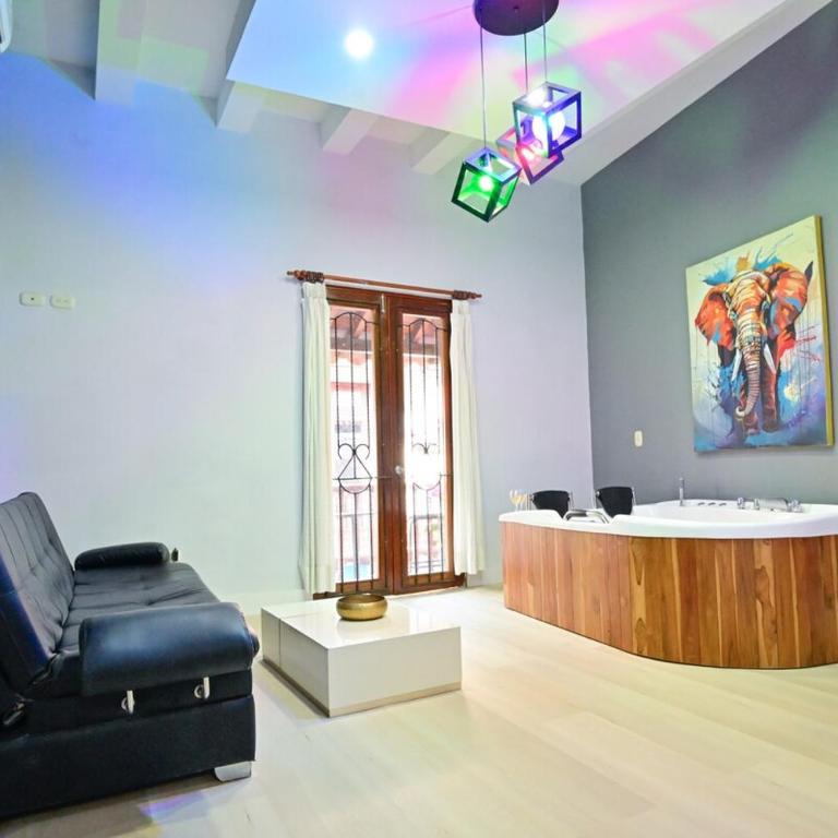 5 Bedroom Cartagena Walled City with Jacuzzi - Six-Bedroom House - 46