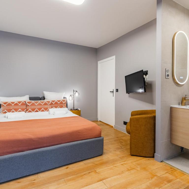 Exceptional triplex with 6 bedrooms & air conditioning - Appartement - 11