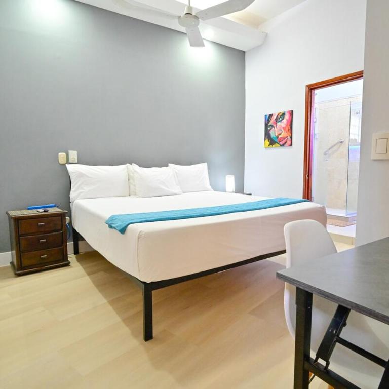 5 Bedroom Cartagena Walled City with Jacuzzi - Six-Bedroom House - 57