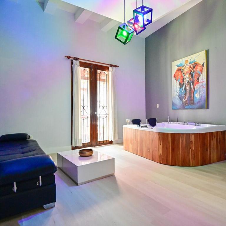 5 Bedroom Cartagena Walled City with Jacuzzi - Six-Bedroom House - 62