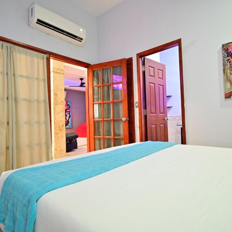 5 Bedroom Cartagena Walled City with Jacuzzi - Six-Bedroom House - 63