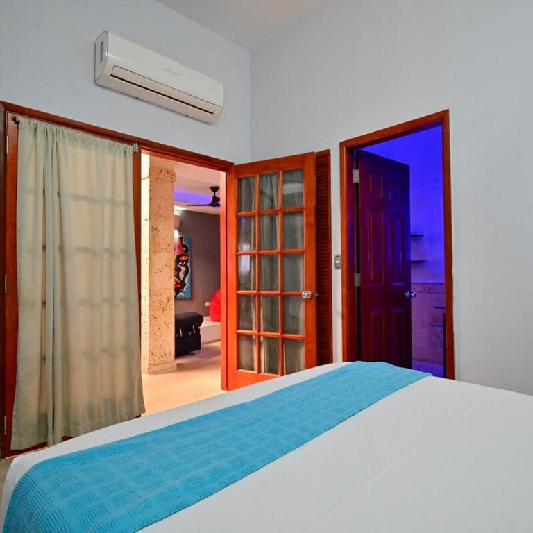 5 Bedroom Cartagena Walled City with Jacuzzi - Six-Bedroom House - 70