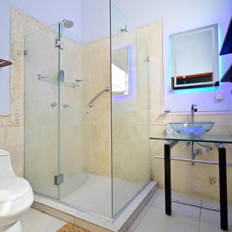 5 Bedroom Cartagena Walled City with Jacuzzi - Six-Bedroom House - 72