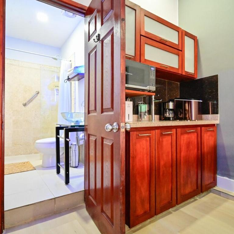 5 Bedroom Cartagena Walled City with Jacuzzi - Six-Bedroom House - 73