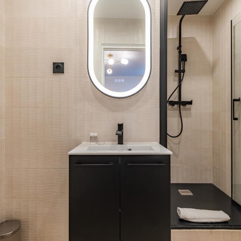 Exceptional triplex with 6 bedrooms & air conditioning - Appartement - 27