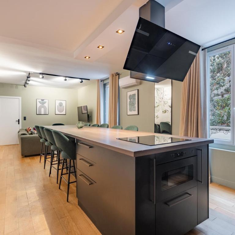 Exceptional triplex with 6 bedrooms & air conditioning - Appartement - 32
