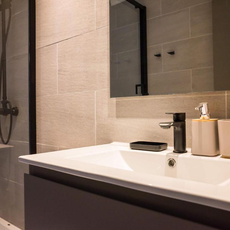 Las Condes 2BR Apt Pool & Views for 5 - Apartment - 16