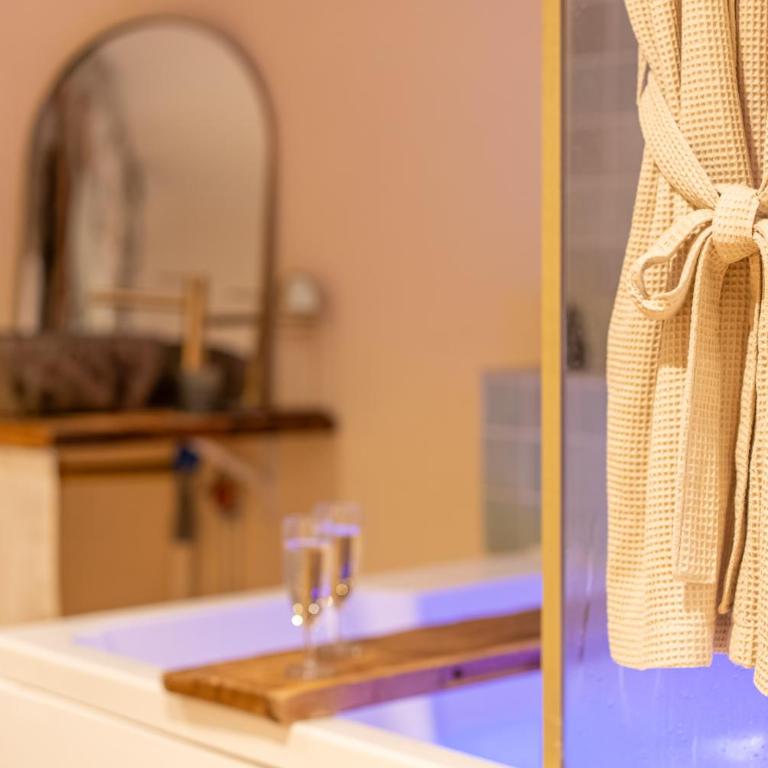 Le Slow Life - Suite avec Spa privatif - Suite Deluxe avec Baignoire Spa - 8