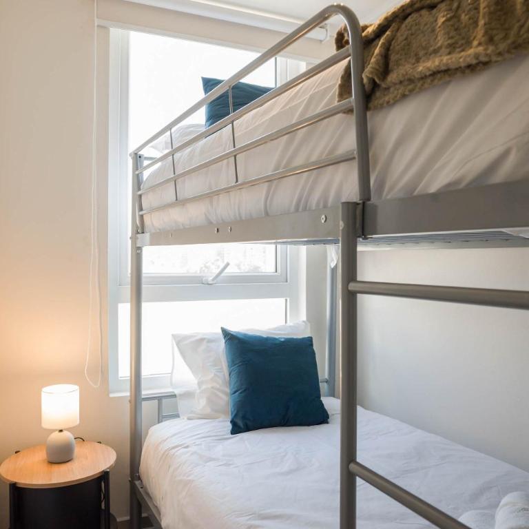 Chic 2BR Apt in Nunoa with Balcony for 5 - Apartment - 5