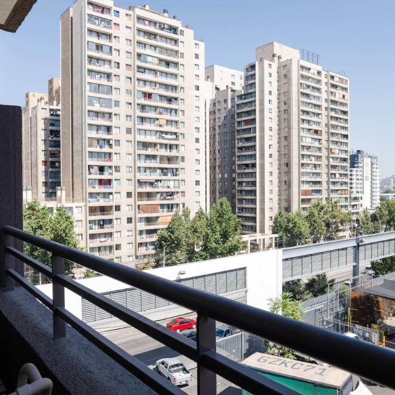 Chic 2BR Apt in Nunoa with Balcony for 5 - Apartment - 6