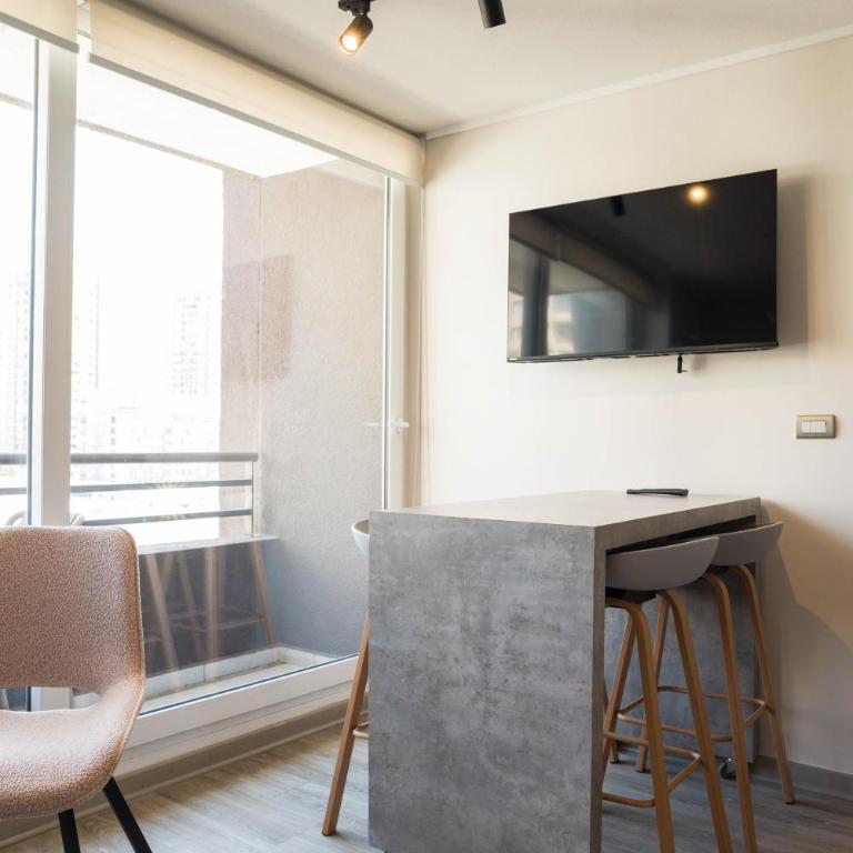 Chic 2BR Apt in Nunoa with Balcony for 5 - Apartment - 9