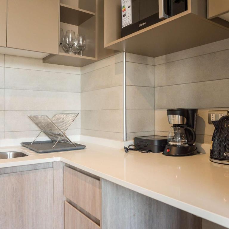 Chic 2BR Apt in Nunoa with Balcony for 5 - Apartment - 11