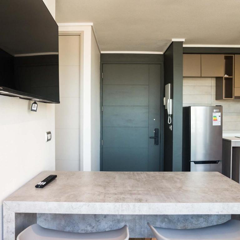 Chic 2BR Apt in Nunoa with Balcony for 5 - Apartment - 13