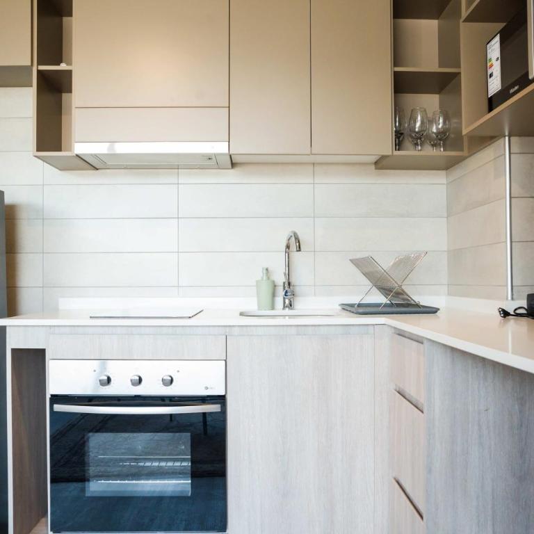 Chic 2BR Apt in Nunoa with Balcony for 5 - Apartment - 16