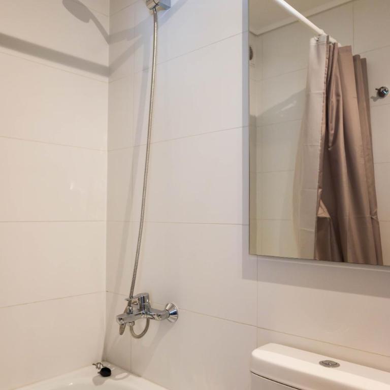 Chic 2BR Apt in Nunoa with Balcony for 5 - Apartment - 25