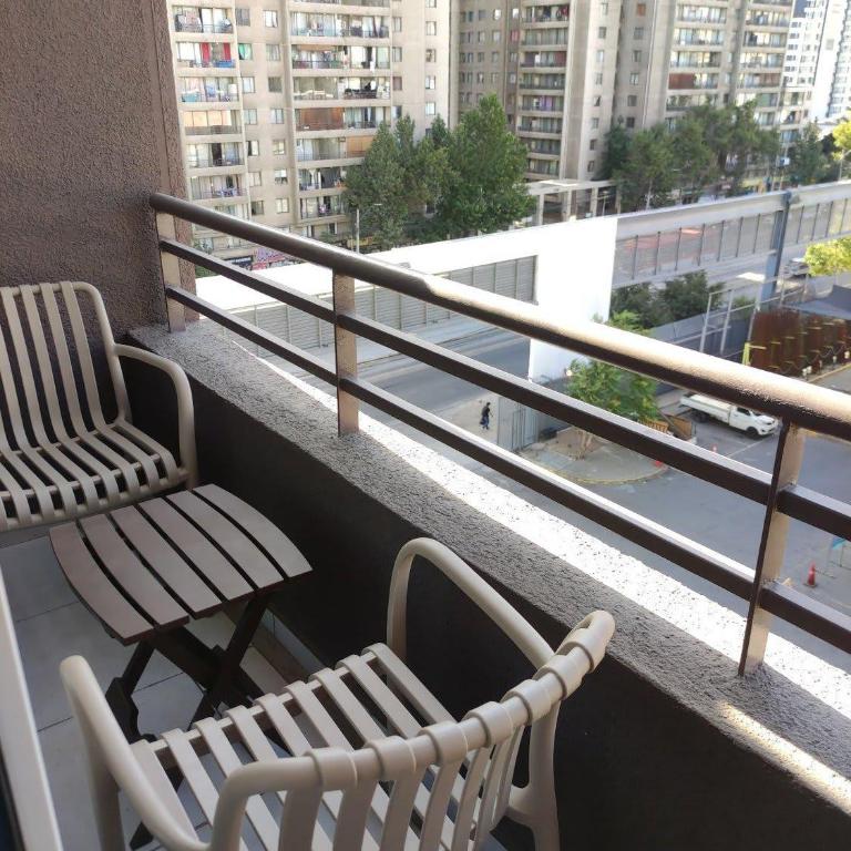 Chic 2BR Apt in Nunoa with Balcony for 5 - Apartment - 28