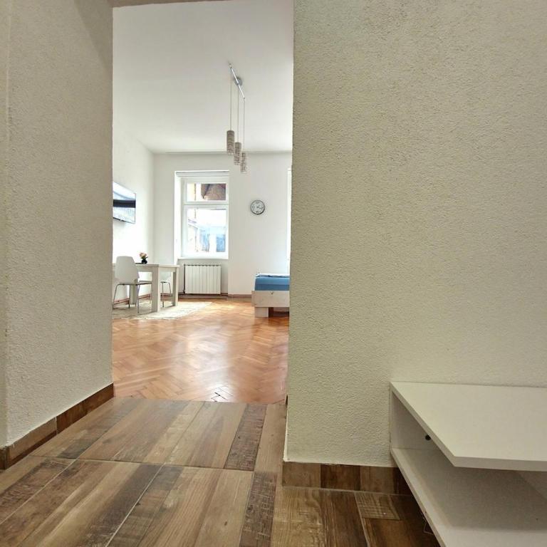 Cozy apartman in the center - Apartman sa 1 Spavaćom Sobom - 2