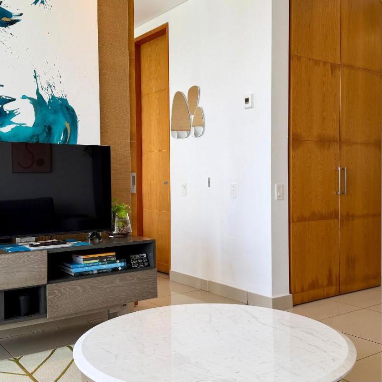 H2 Luxury 1 Bd Apt, 23rd Floor. Complementary maid - Apartment - 23
