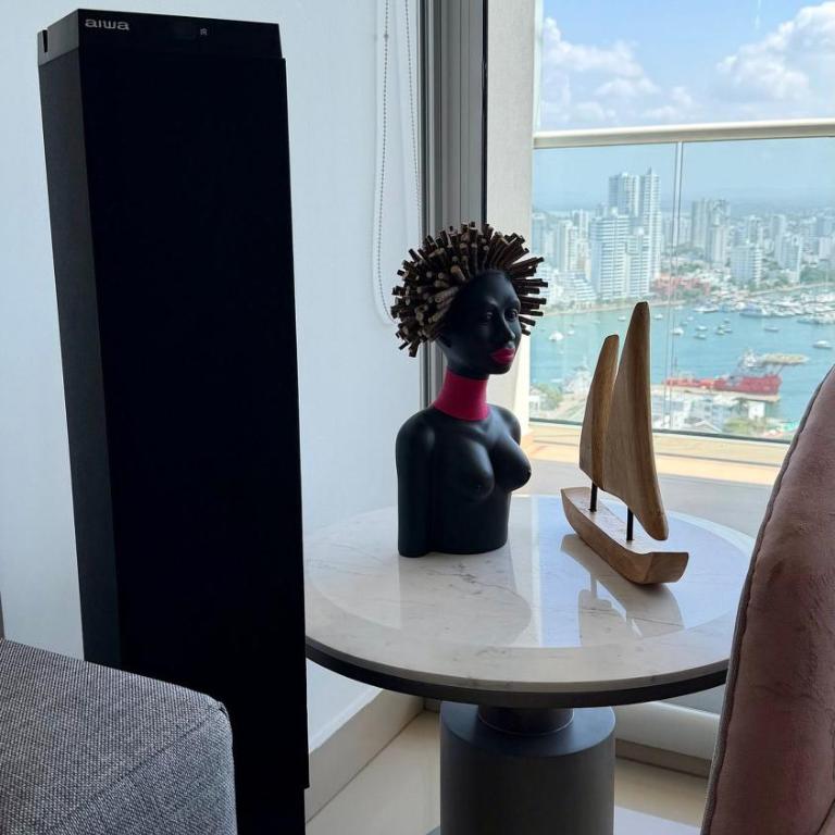H2 Luxury 1 Bd Apt, 23rd Floor. Complementary maid - Apartment - 24