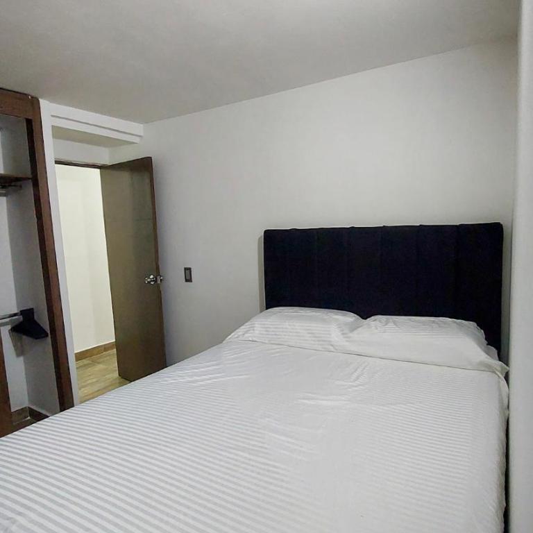 Laureles Estadio Lofts 33 - Three-Bedroom Apartment - 3