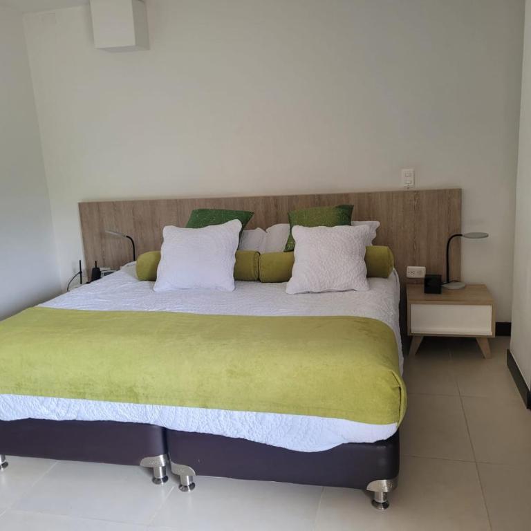 Aparta Suite Hotel Rioverde Aeropuerto JMC - Suite with Balcony - 3