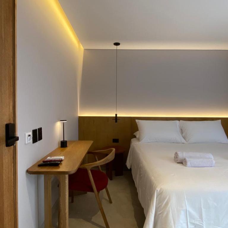 Waves & Ko - Deluxe Double Room with Balcony - 5