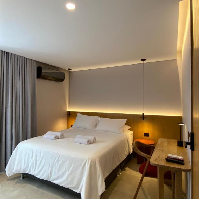 Waves & Ko - Deluxe Double Room with Balcony - 2