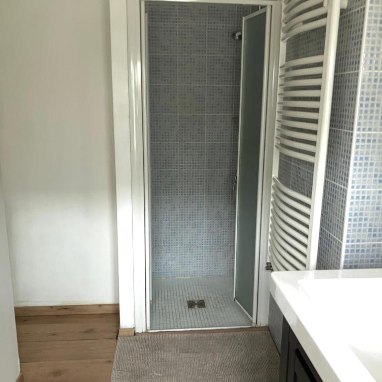 Toulousaine arborée - parking public - Chambre Double avec Salle de Bains Commune - 29