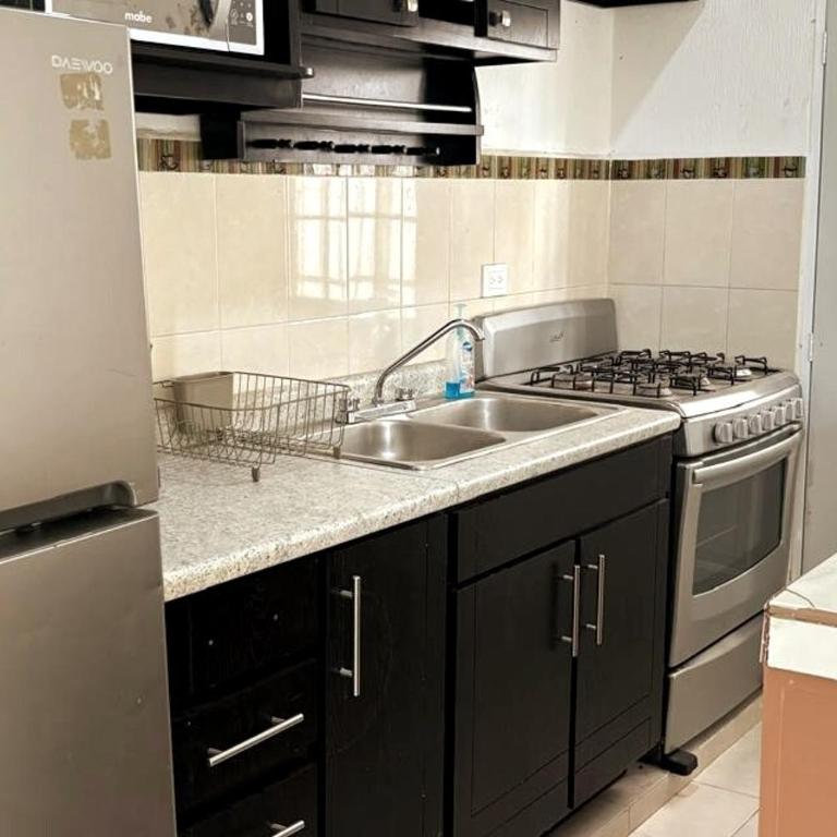 Elohim Airport House - Two-Bedroom House - 5