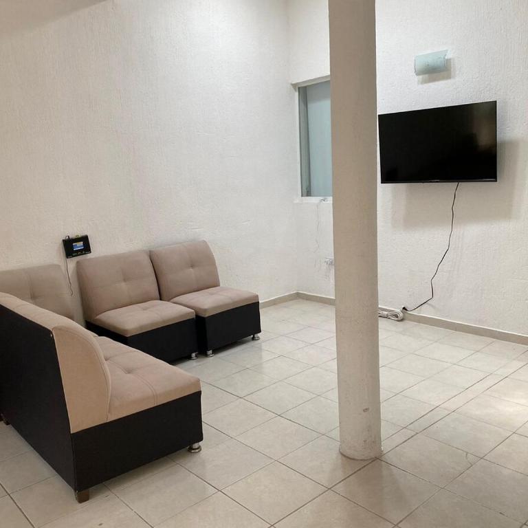 Elohim Airport House - Two-Bedroom House - 8