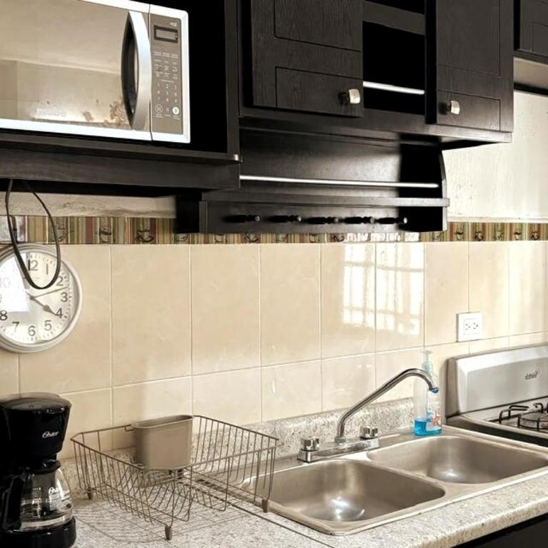 Elohim Airport House - Two-Bedroom House - 11