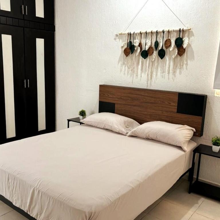 Elohim Airport House - Two-Bedroom House - 14