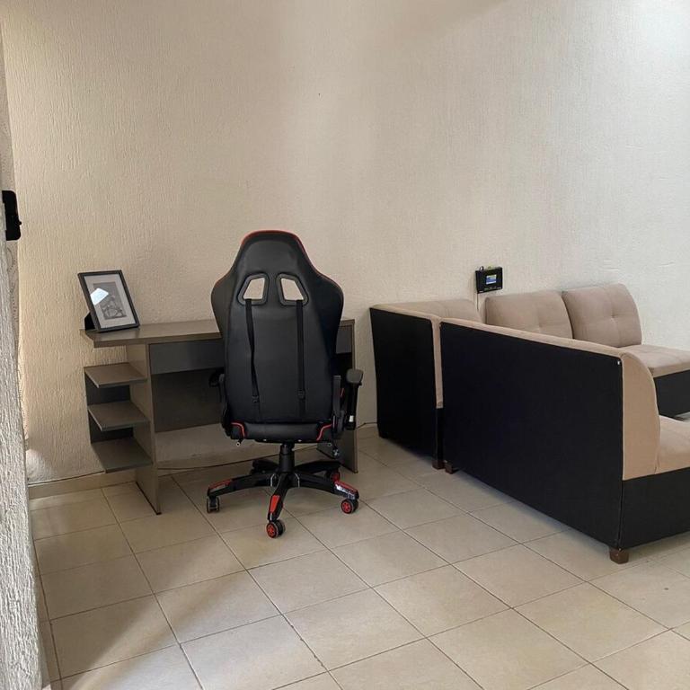 Elohim Airport House - Two-Bedroom House - 20