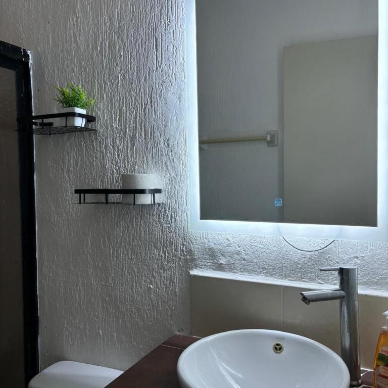 Elohim Airport House - Two-Bedroom House - 21