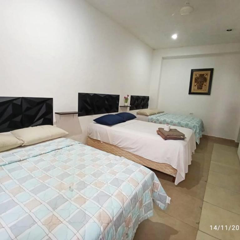 Hotel y Hostal AH MUN - Triple Room - 1
