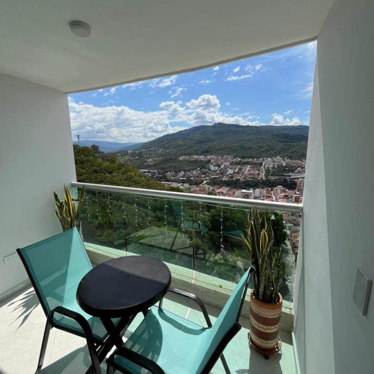 La mejor vista en conjunto y parqueadero - Apartamento de 2 dormitorios - 2