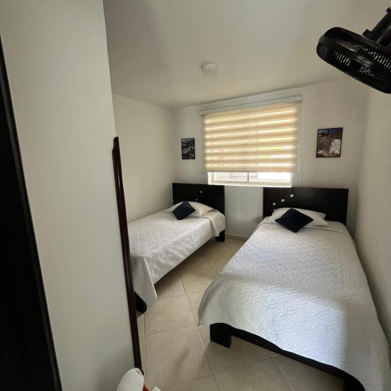 La mejor vista en conjunto y parqueadero - Apartamento de 2 dormitorios - 16