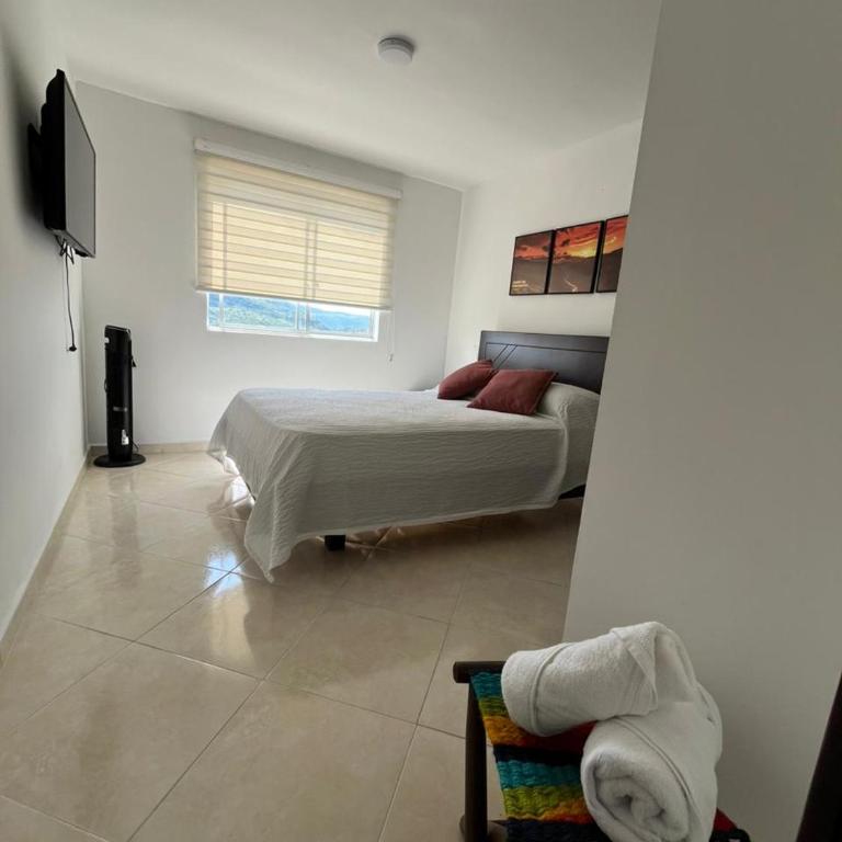 La mejor vista en conjunto y parqueadero - Apartamento de 2 dormitorios - 13