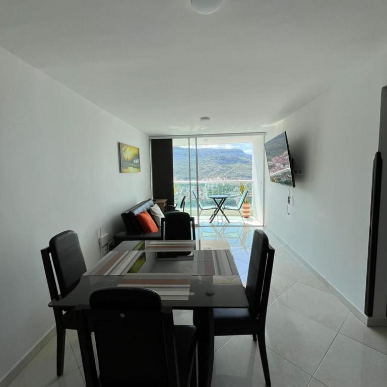La mejor vista en conjunto y parqueadero - Apartamento de 2 dormitorios - 1