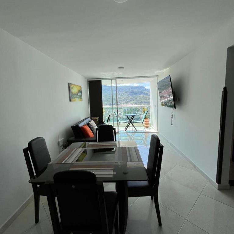 La mejor vista en conjunto y parqueadero - Apartamento de 2 dormitorios - 9