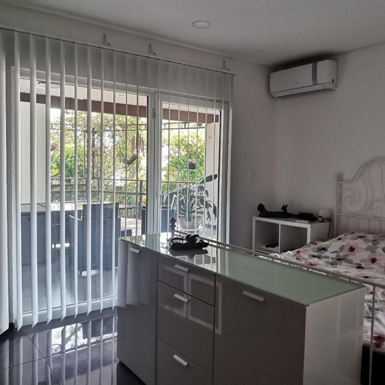 Schönes Haus für die große Familie, ideal gelegen - Four-Bedroom House - 3