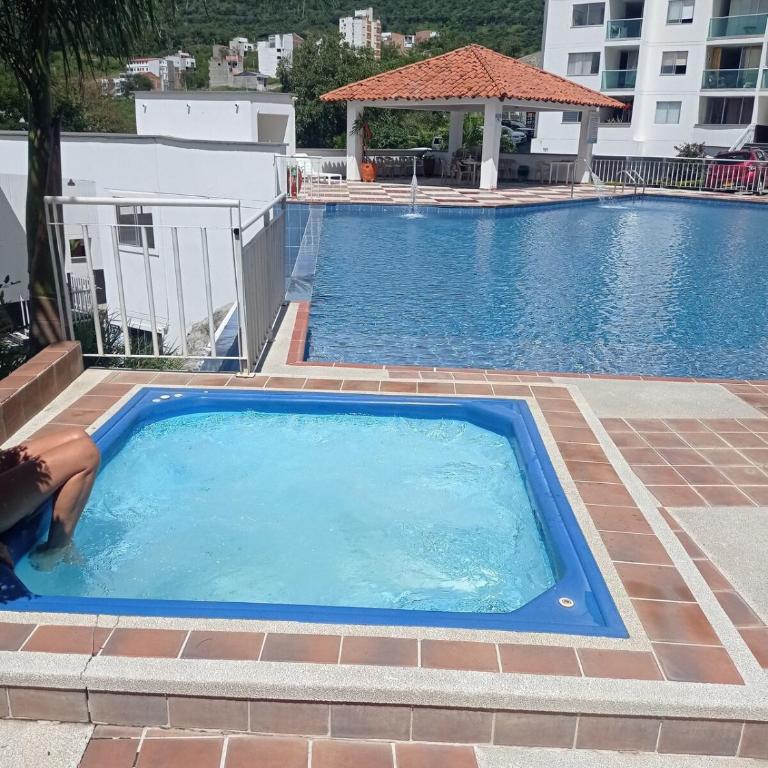 La mejor vista en conjunto y parqueadero - Apartamento de 2 dormitorios - 6