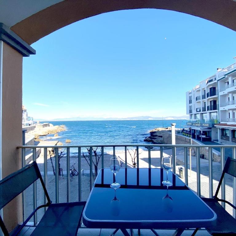 Hermoso apartamento en L'Escala, 1 habitación, terraza, cocina equipada, cerca de playas y comercios - HISP-7-37 - Appartement - 1