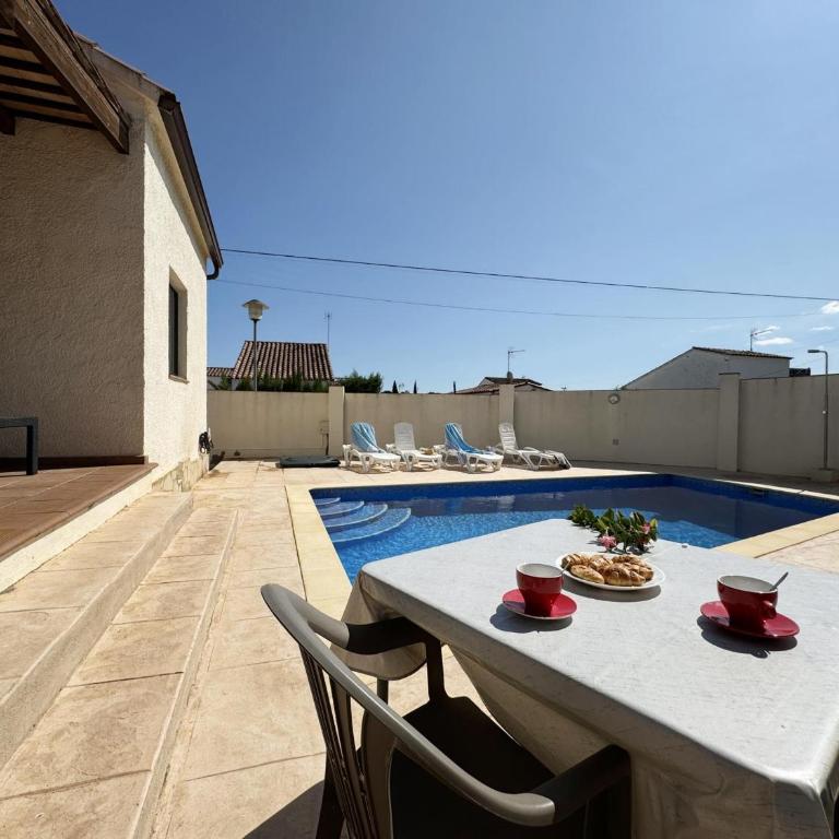 Casa familiar con piscina privada y terraza en L'Escala - HISP-7-76 - Villa - 1