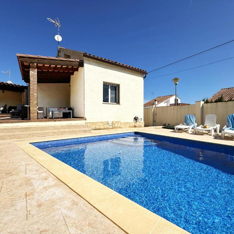 Casa familiar con piscina privada y terraza en L'Escala - HISP-7-76 - Villa - 3