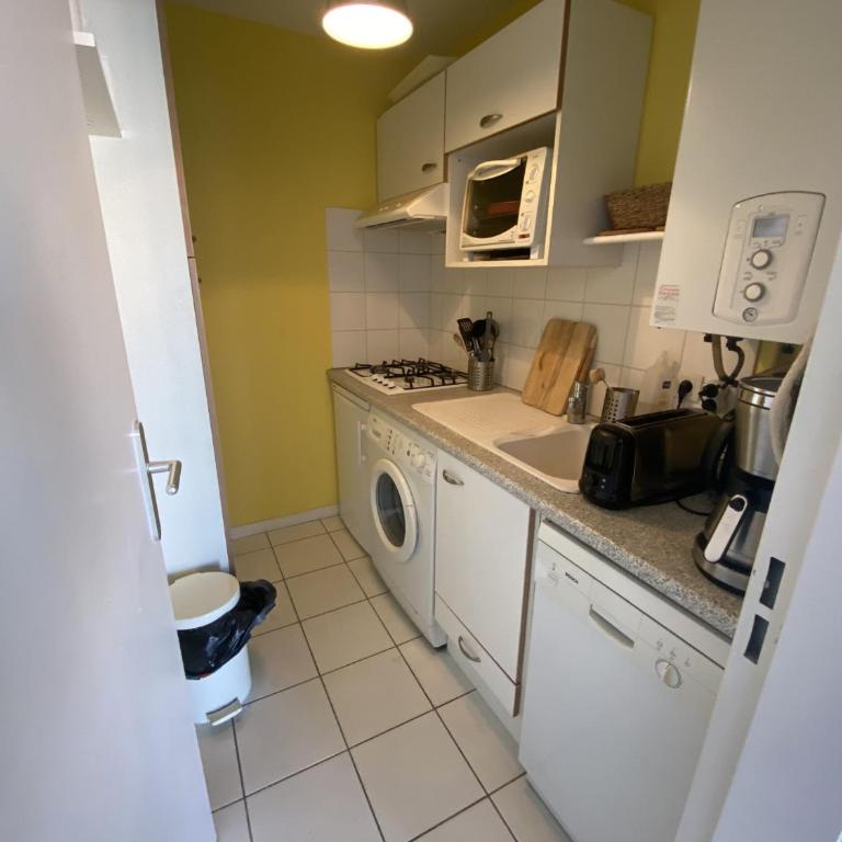 Charmant T2 avec balcon, parking inclus, proche plage et commerces - FR-1-474-291 - Apartamento - 5