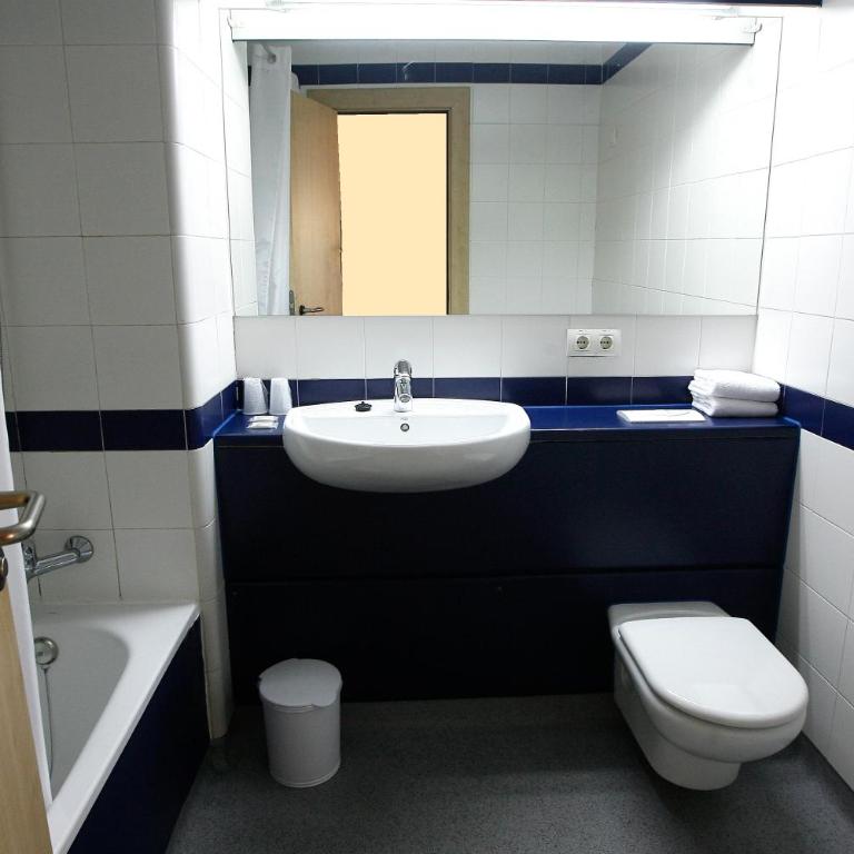 Travelodge Torrelaguna - Family Room - 3