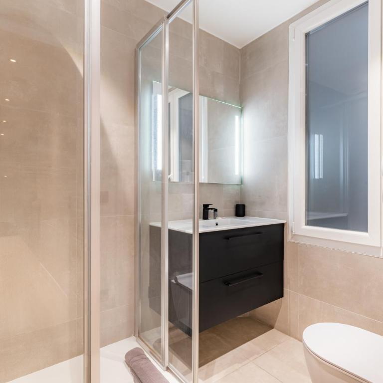 Chic 3-room air-conditioned apartment in the heart of the Marais - Two-Bedroom Apartment - 8
