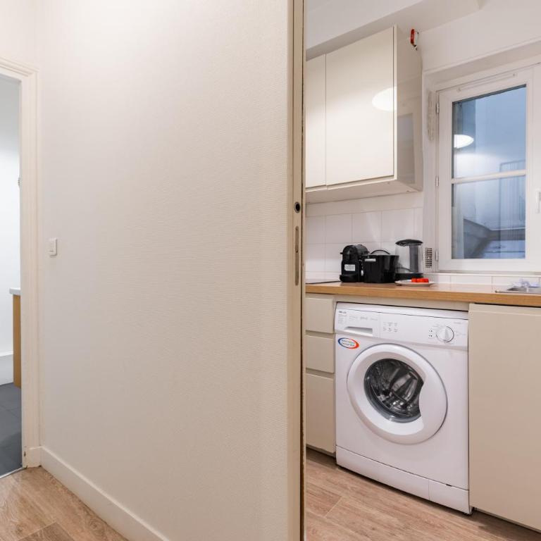 Beautiful air-conditioned apartment in the heart of the Marais - Two-Bedroom Apartment - 13