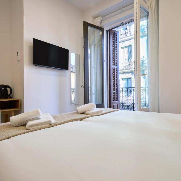 AC Rooms Madrid Centro - Deluxe Double Room with Balcony - 10